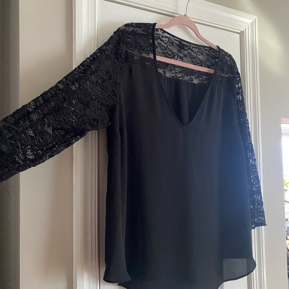 Torrid lacy top EUC - Picture 2 of 4